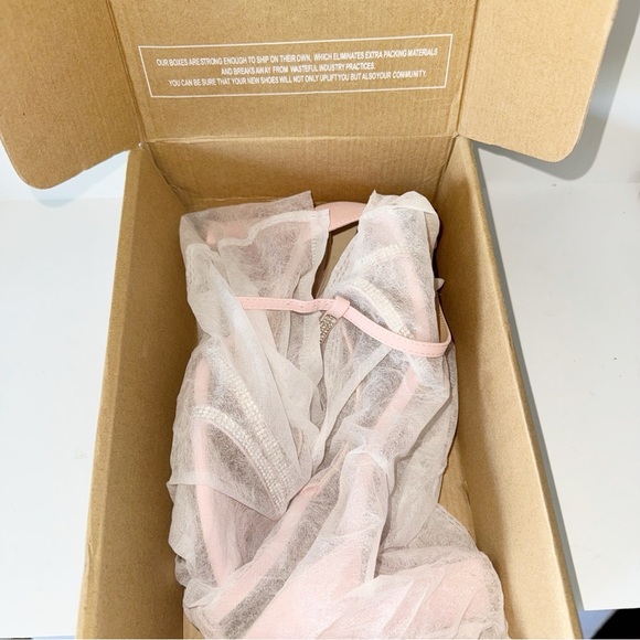 Journee Collection  Womens Denali Blush T-Strap Sandals Heels size 9 Evening - Picture 9 of 11